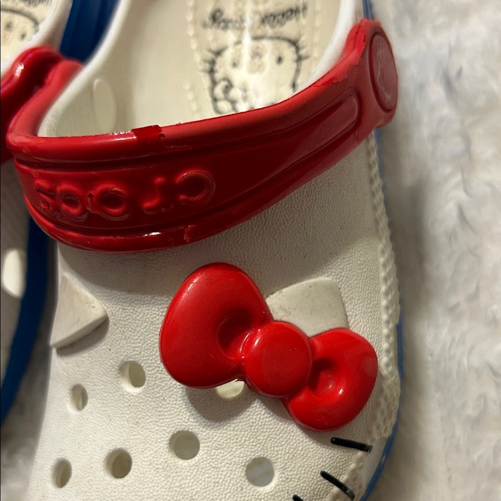 Hello Kitty Crocs - Picture 12 of 13